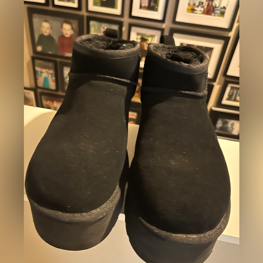 Size 8 Ugg ultra mini platform booties